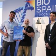 Opportunity Health CTO Nicolás López de Aguileta Castaño and CEO Germán Alejandro Sánchez Martín receiving the prize from Ion Arocena, CEO of Asebio (right)